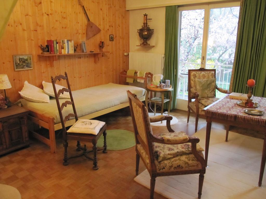 Chez Jean Et Daisy Bed & Breakfast Riehen Oda fotoğraf