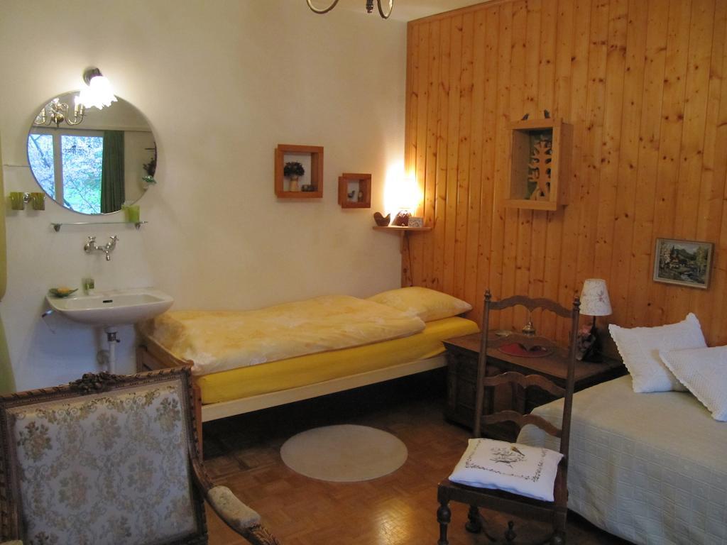 Chez Jean Et Daisy Bed & Breakfast Riehen Oda fotoğraf