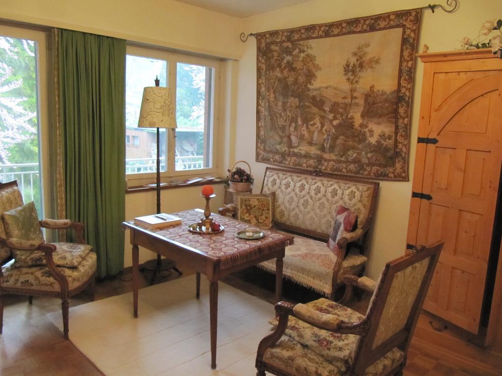 Chez Jean Et Daisy Bed & Breakfast Riehen Oda fotoğraf