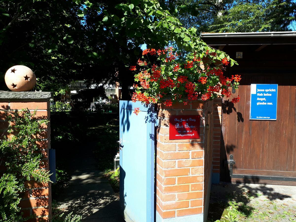 Chez Jean Et Daisy Bed & Breakfast Riehen Dış mekan fotoğraf